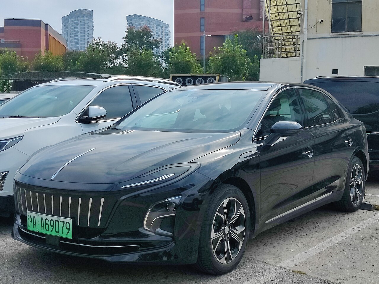 Hongqi E-QM5